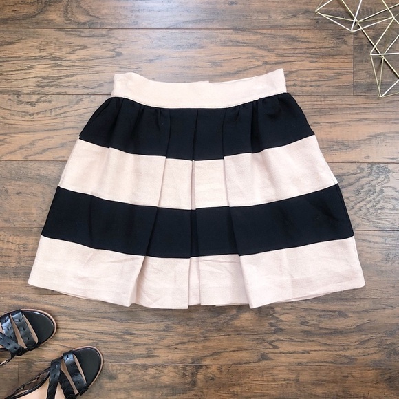 BCBGeneration • Pleated Mini Skirt tan black stripe Dark Buff pockets full - Picture 1 of 10